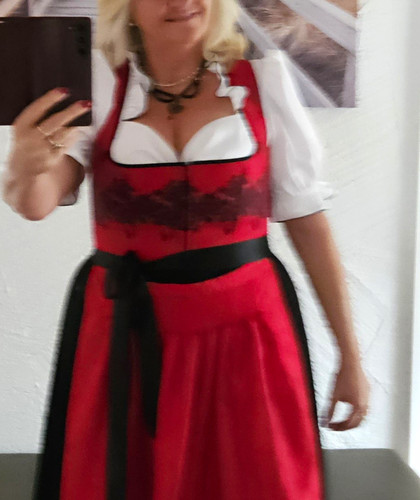 Hochwertiges neues dirndl - neues,