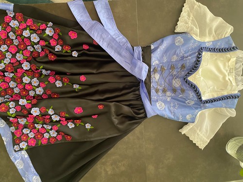 Dirndlkleid knieumspielt - 38,